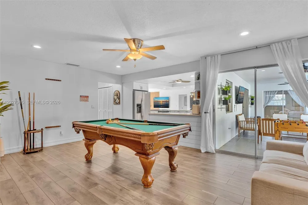 8101 W Lake Dr Lake Clarke Shores, FL 33406