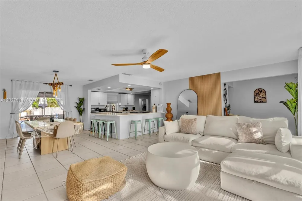 8101 W Lake Dr Lake Clarke Shores, FL 33406