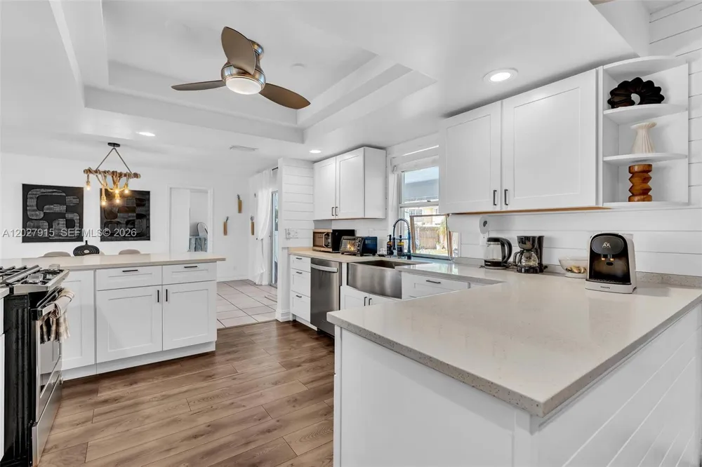 8101 W Lake Dr Lake Clarke Shores, FL 33406