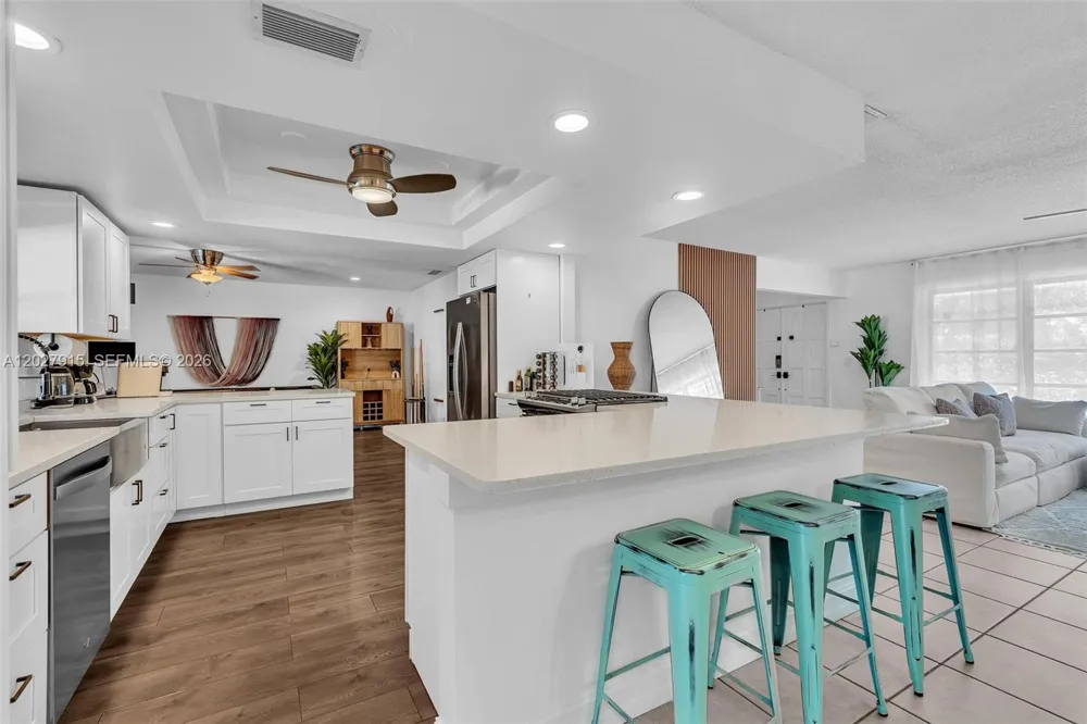 8101 W Lake Dr Lake Clarke Shores, FL 33406