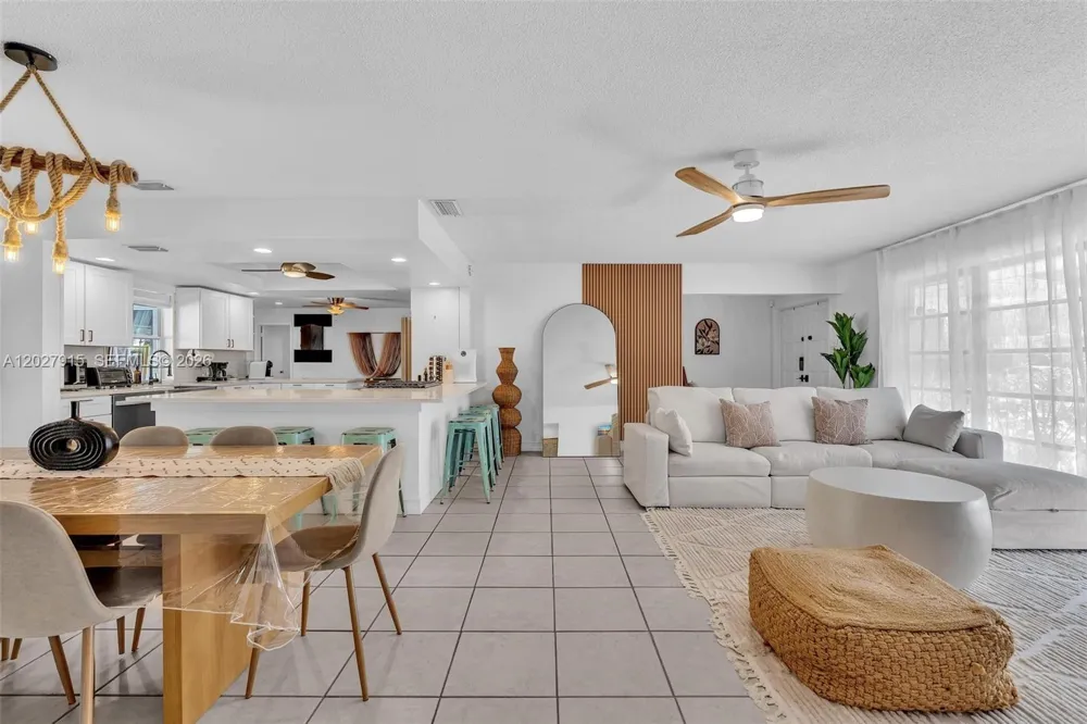 8101 W Lake Dr Lake Clarke Shores, FL 33406