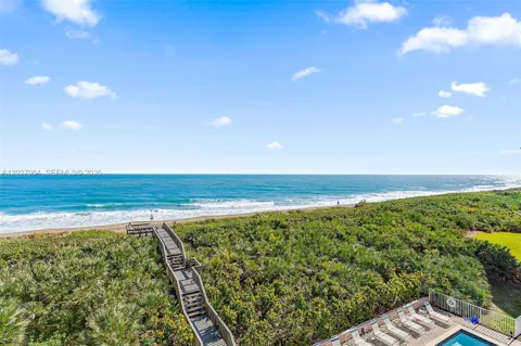 429 NE Tradewind Ln #305