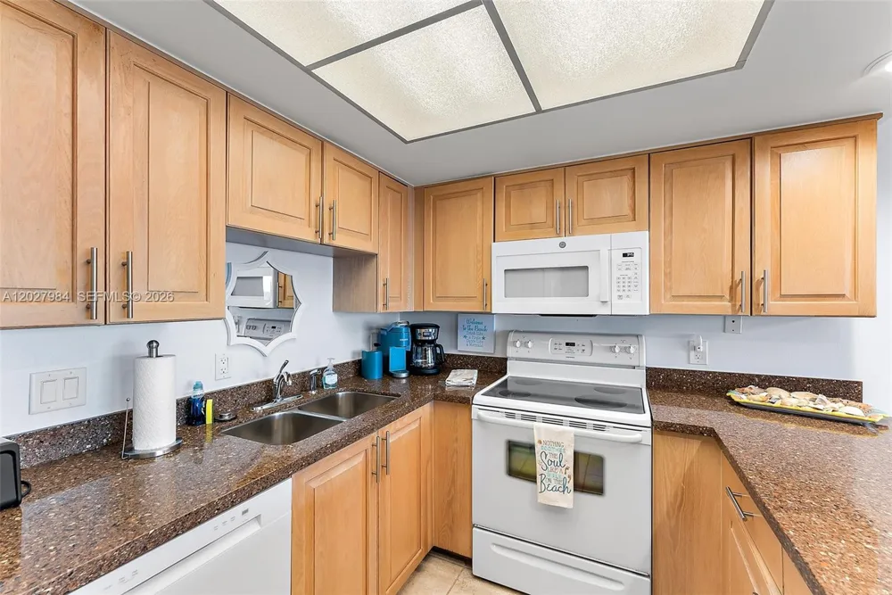 429 NE Tradewind Ln #305 Hutchinson Island, FL 34996