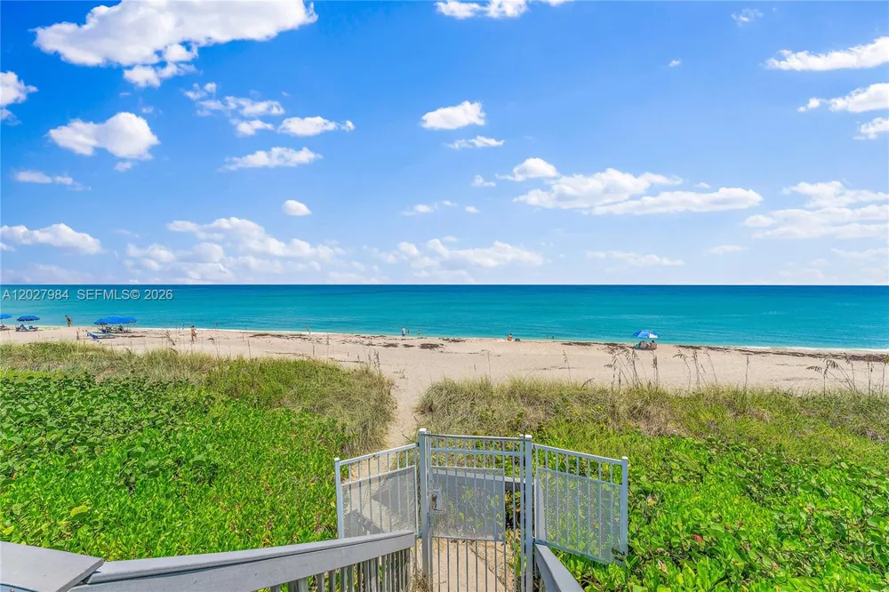 429 NE Tradewind Ln #305 Hutchinson Island, FL 34996