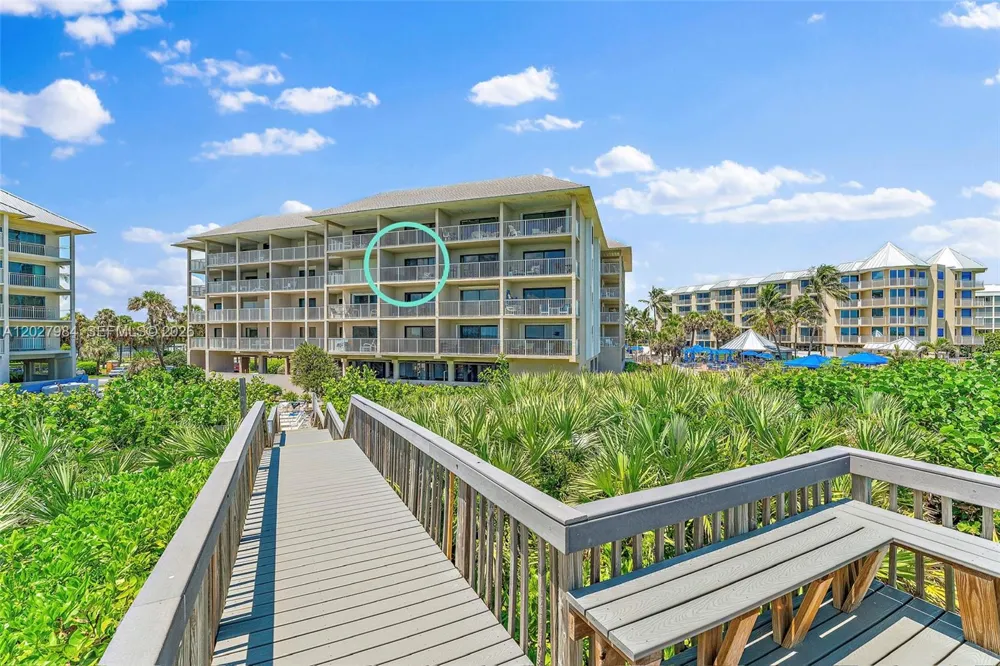 429 NE Tradewind Ln #305 Hutchinson Island, FL 34996