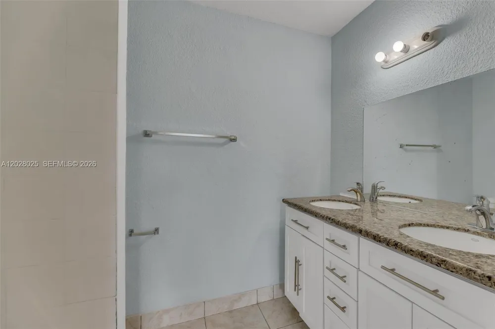 3793 NW 213th Ter Miami Gardens, FL 33055