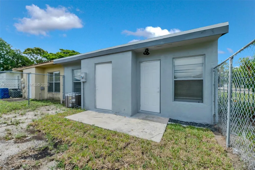 3793 NW 213th Ter Miami Gardens, FL 33055