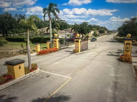 1497 Las Villas Blvd