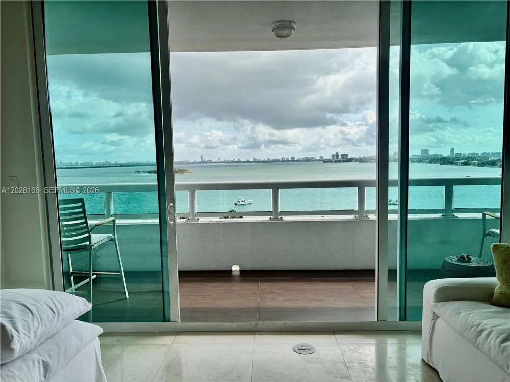 1800 Bayshore Dr #905 Miami, FL 33132