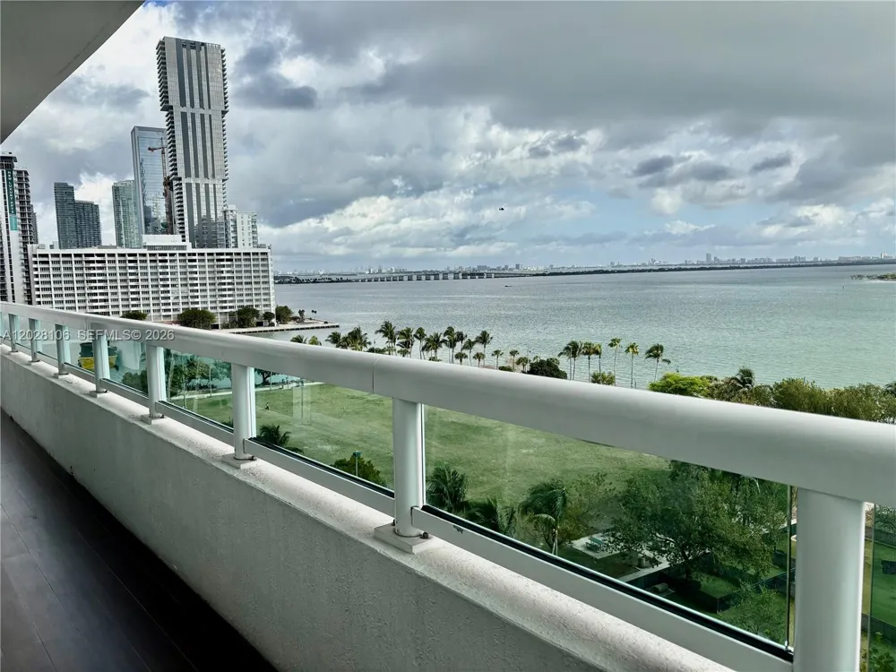 1800 Bayshore Dr #905 Miami, FL 33132