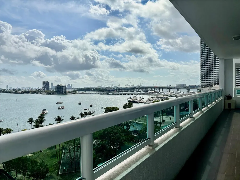 1800 Bayshore Dr #905 Miami, FL 33132
