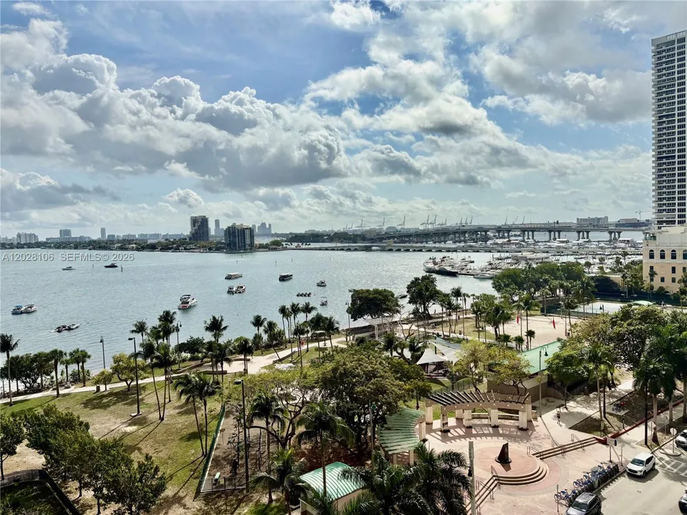 1800 Bayshore Dr #905 Miami, FL 33132