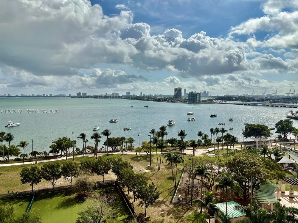 1800 Bayshore Dr #905 Miami, FL 33132