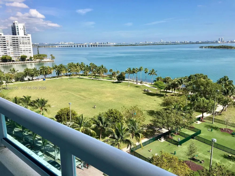 1800 Bayshore Dr #905 Miami, FL 33132