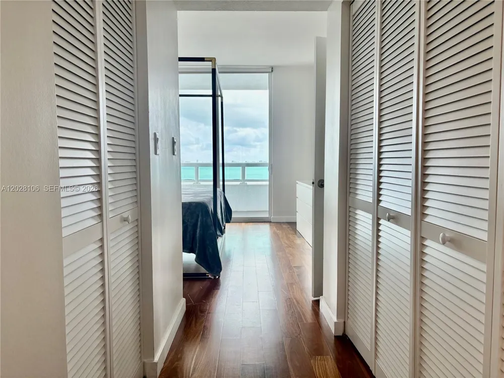 1800 Bayshore Dr #905 Miami, FL 33132