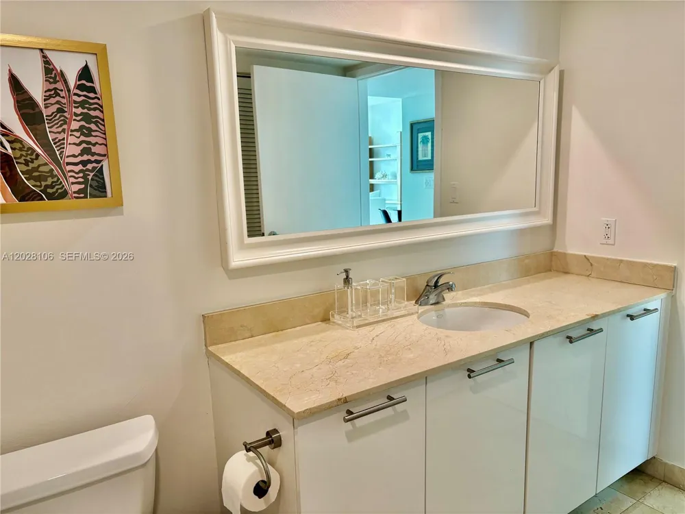 1800 Bayshore Dr #905 Miami, FL 33132