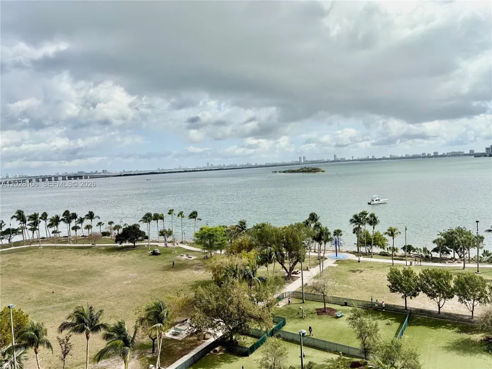 1800 Bayshore Dr #905 Miami, FL 33132