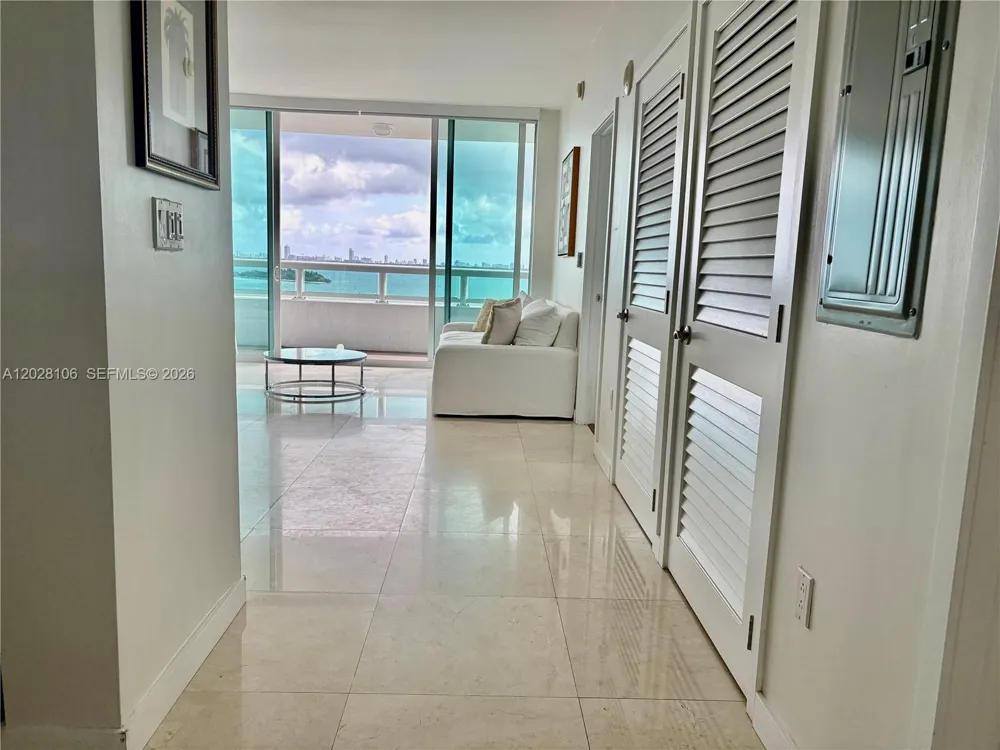 1800 Bayshore Dr #905 Miami, FL 33132
