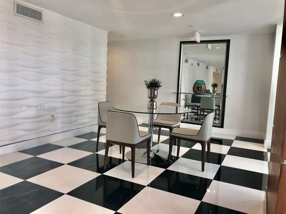 1800 Bayshore Dr #905 Miami, FL 33132