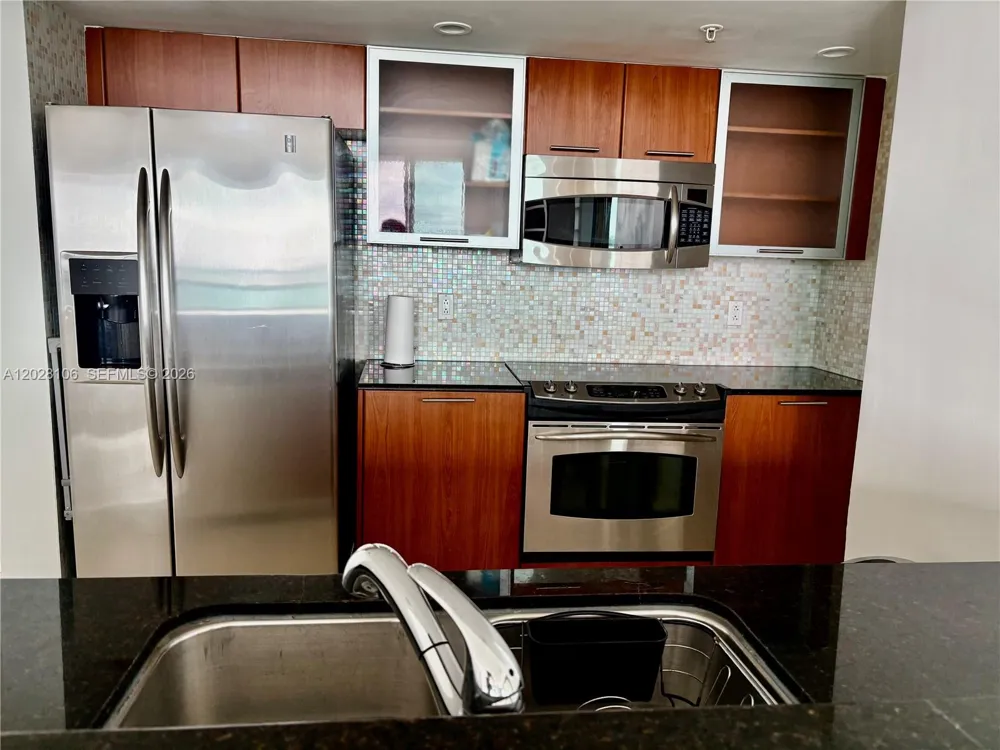 1800 Bayshore Dr #905 Miami, FL 33132