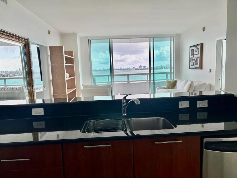 1800 Bayshore Dr #905 Miami, FL 33132