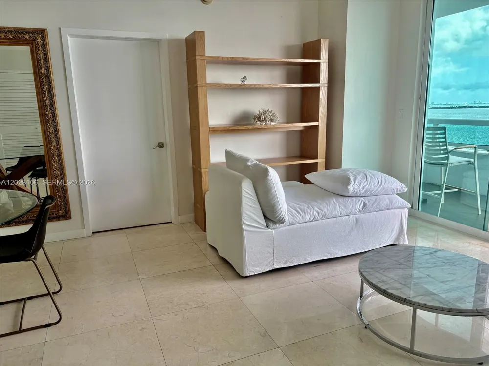 1800 Bayshore Dr #905 Miami, FL 33132