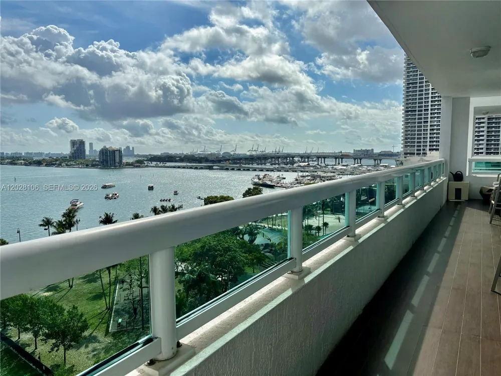 1800 Bayshore Dr #905 Miami, FL 33132