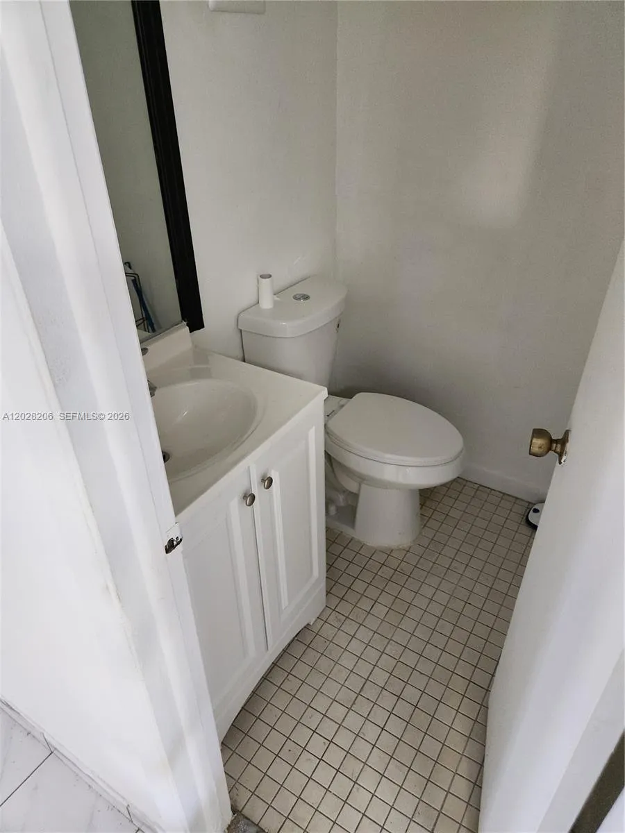 9430 SW 170th St #302 Palmetto Bay, FL 33157