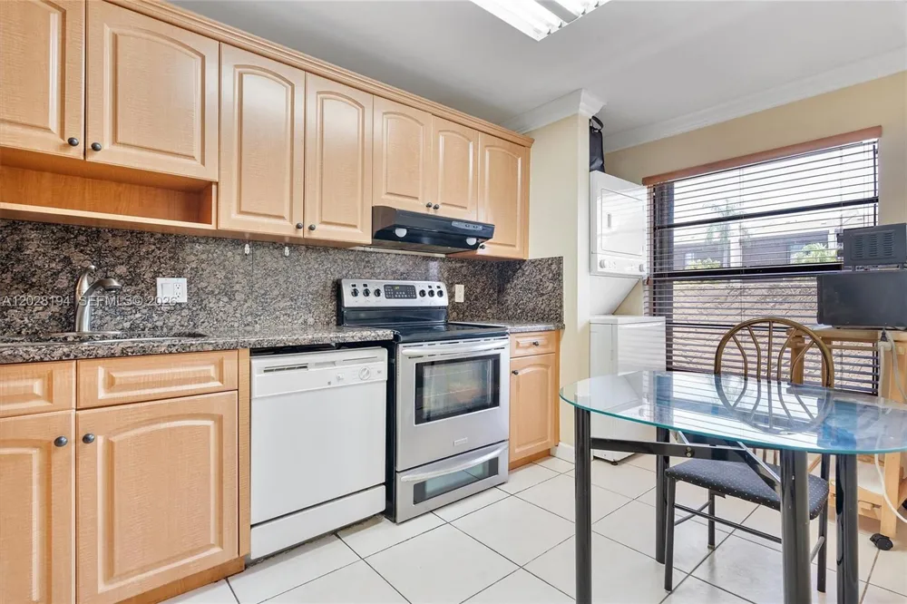 9942 NW 10th St #7 Pembroke Pines, FL 33024