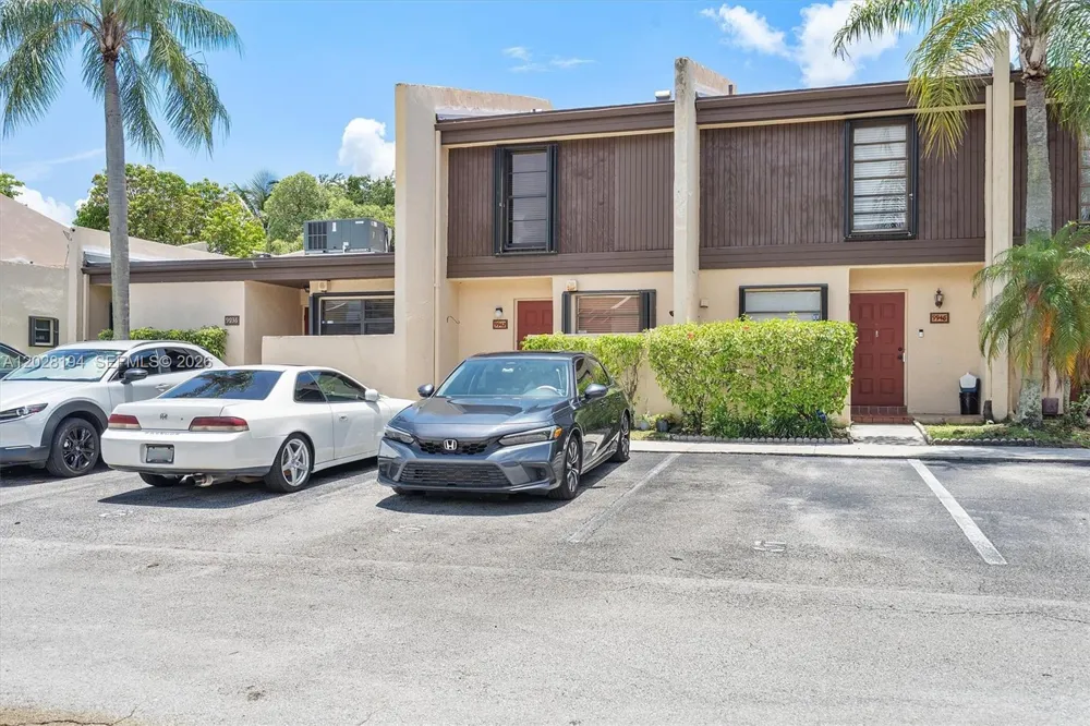 9942 NW 10th St #7 Pembroke Pines, FL 33024
