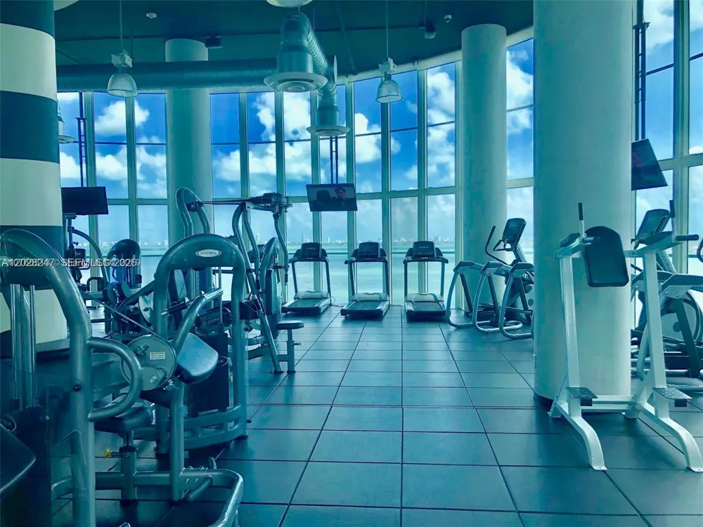 1800 Bayshore Dr #2310 Miami, FL 33132