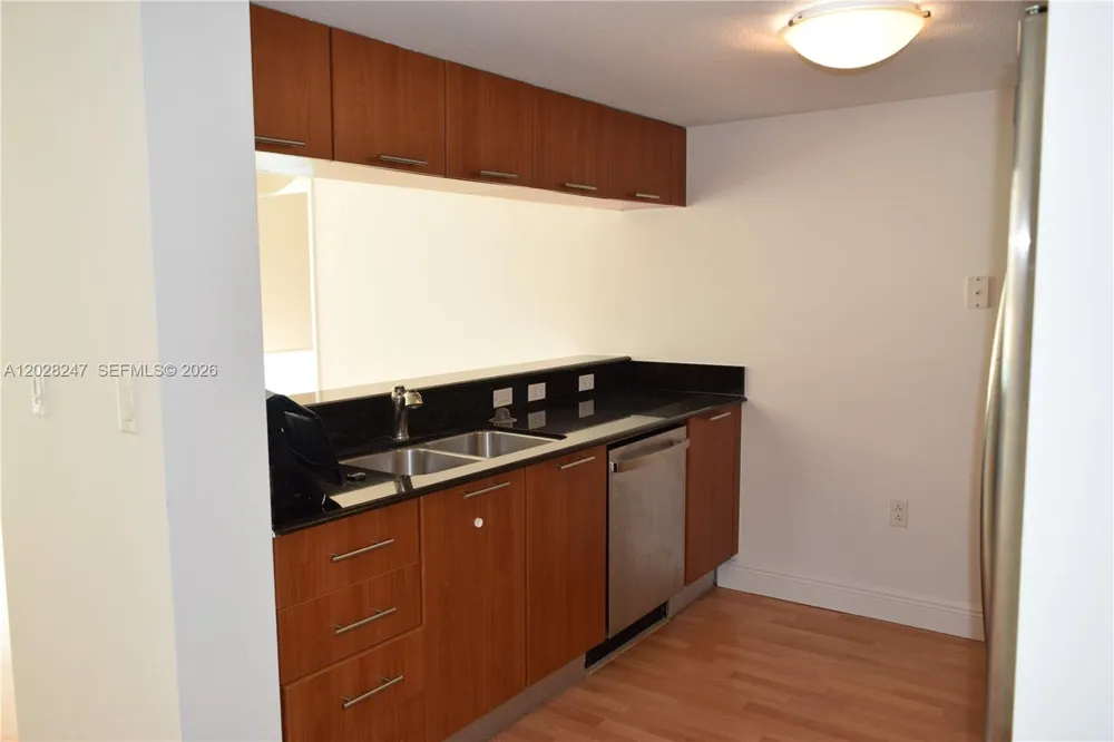 1800 Bayshore Dr #2310 Miami, FL 33132