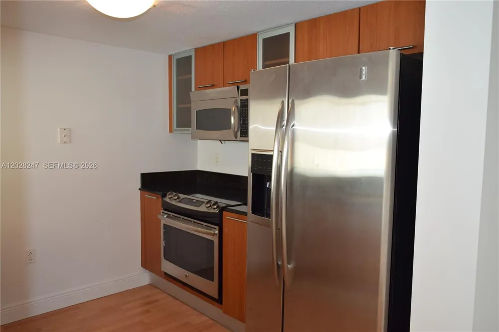 1800 Bayshore Dr #2310 Miami, FL 33132