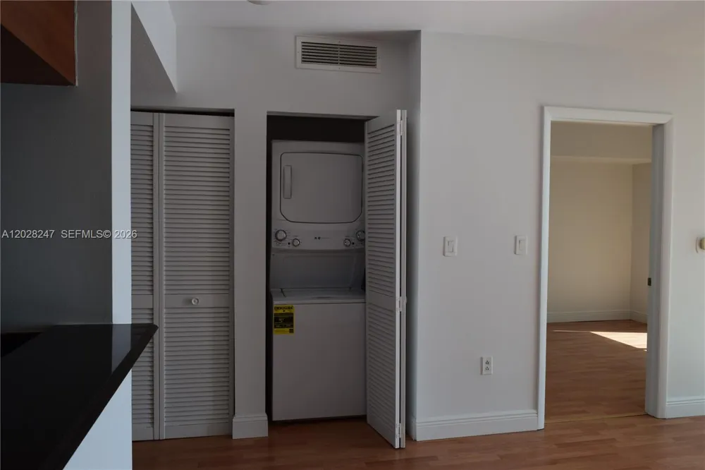 1800 Bayshore Dr #2310 Miami, FL 33132