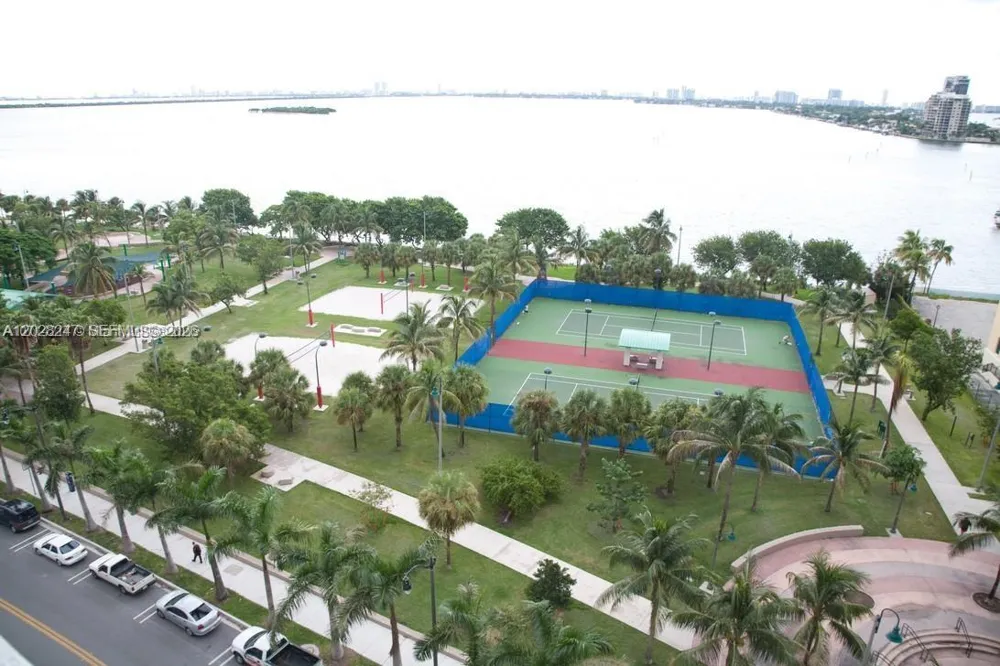 1800 Bayshore Dr #2310 Miami, FL 33132