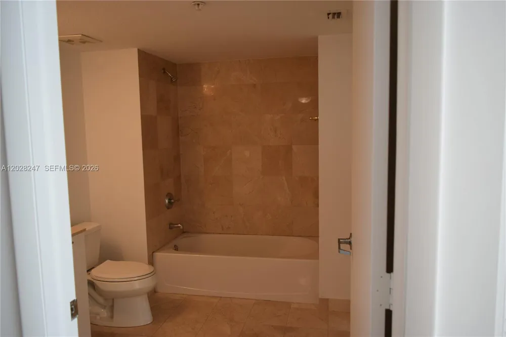 1800 Bayshore Dr #2310 Miami, FL 33132