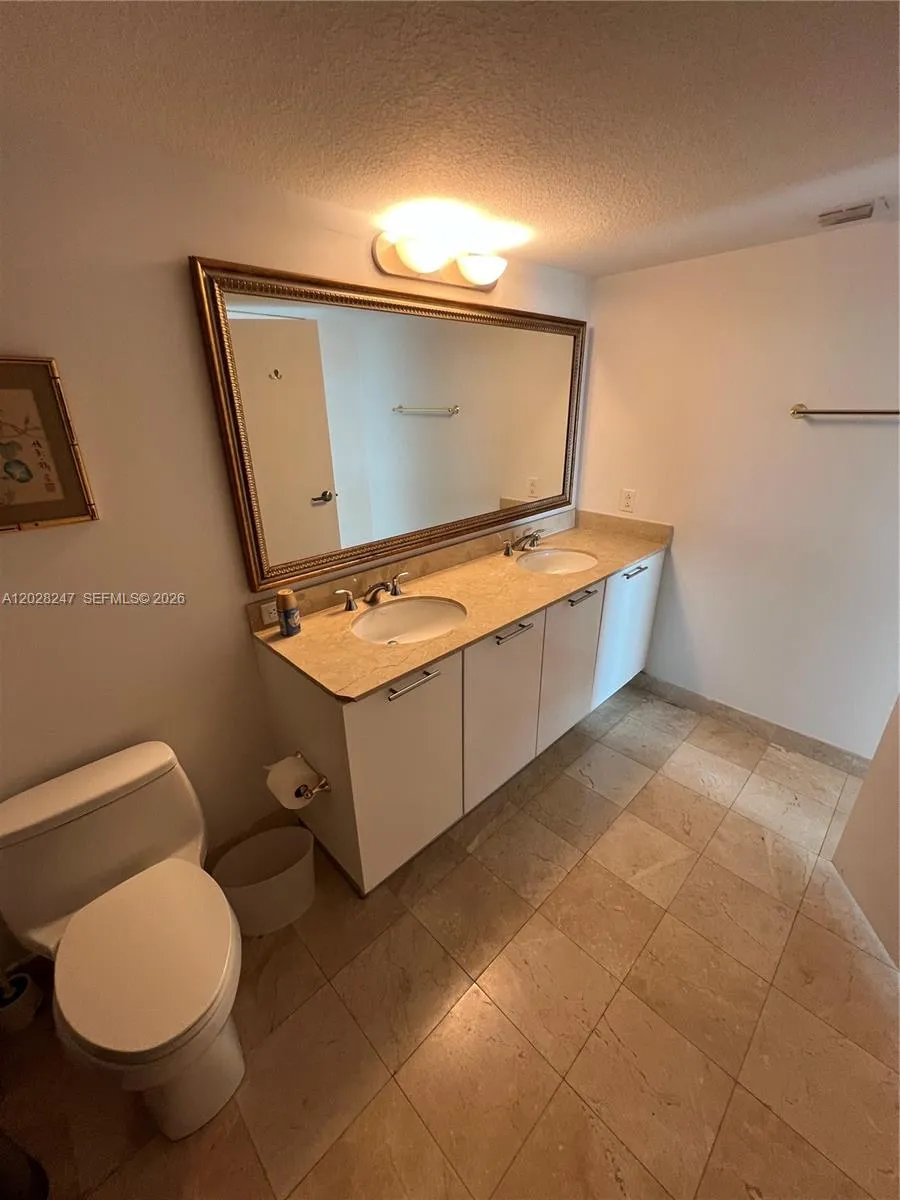 1800 Bayshore Dr #2310 Miami, FL 33132
