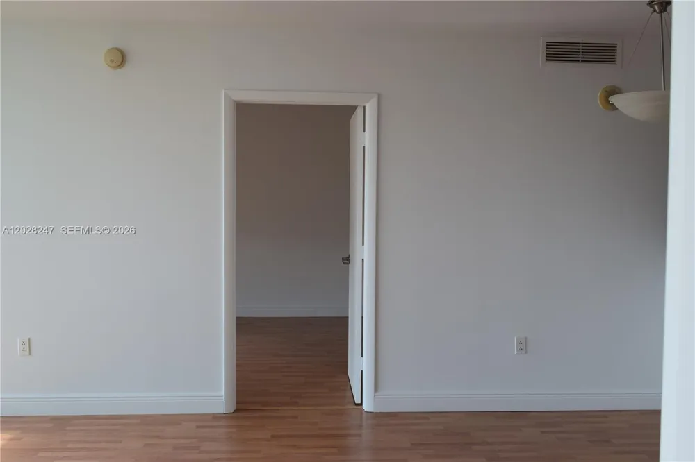 1800 Bayshore Dr #2310 Miami, FL 33132