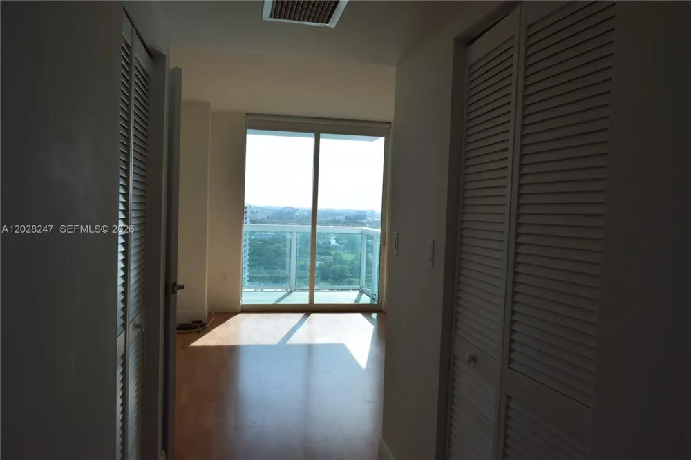1800 Bayshore Dr #2310 Miami, FL 33132
