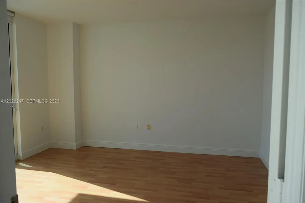 1800 Bayshore Dr #2310 Miami, FL 33132