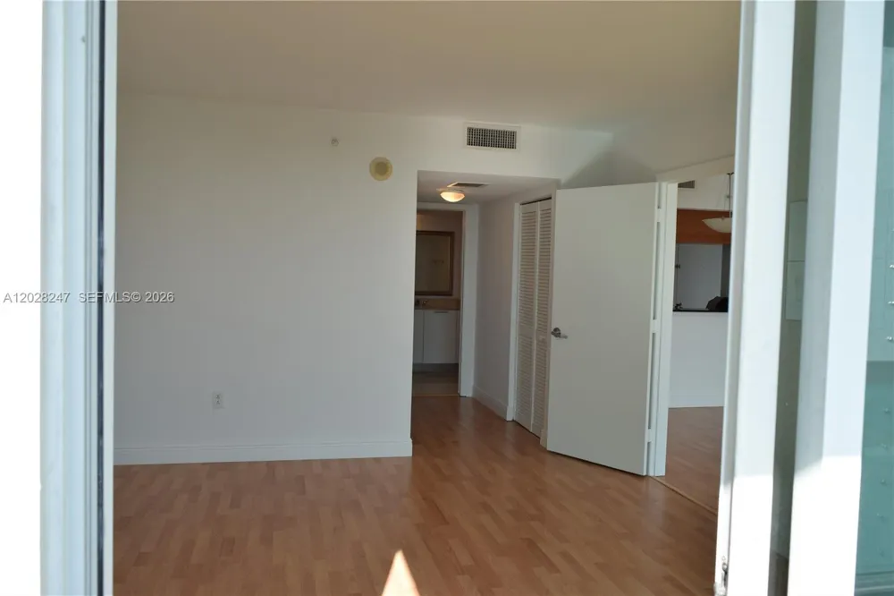 1800 Bayshore Dr #2310 Miami, FL 33132