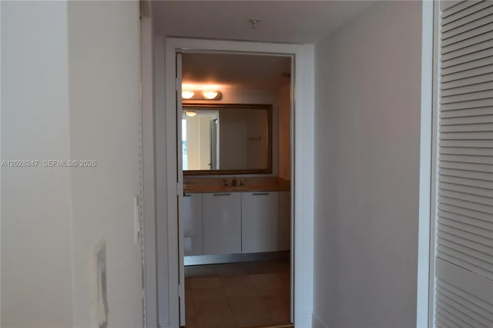 1800 Bayshore Dr #2310 Miami, FL 33132