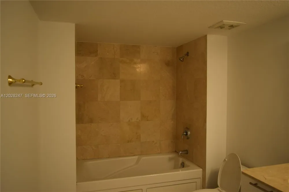 1800 Bayshore Dr #2310 Miami, FL 33132