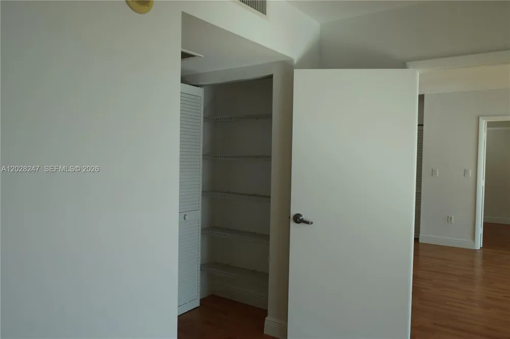 1800 Bayshore Dr #2310 Miami, FL 33132