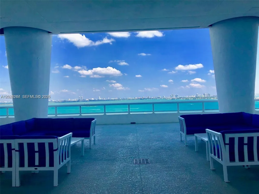 1800 Bayshore Dr #2310 Miami, FL 33132
