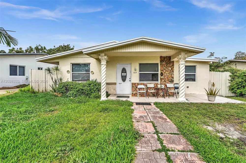 2631 NE 214th St #00 Miami, FL 33180