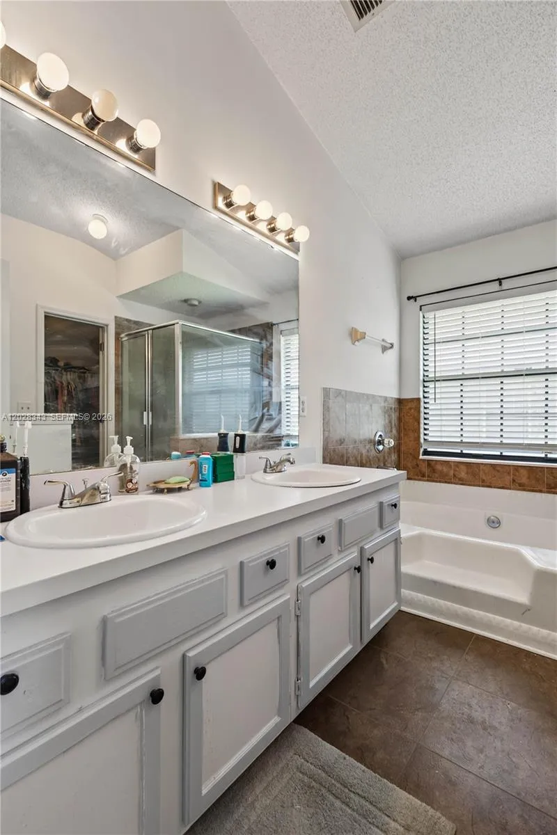 1641 spring oaks ln Jacksonville, FL 32221