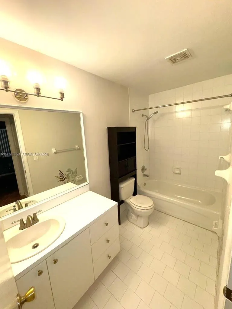 3263 NW 44th St #2 Oakland Park, FL 33309