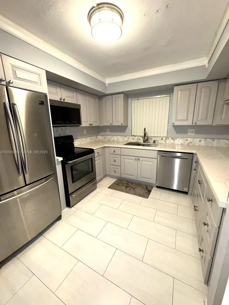 3263 NW 44th St #2 Oakland Park, FL 33309