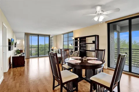 901 Colony Point Cir #501